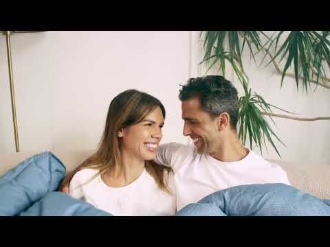 Load video: White Seersucker All-In-One Comforter