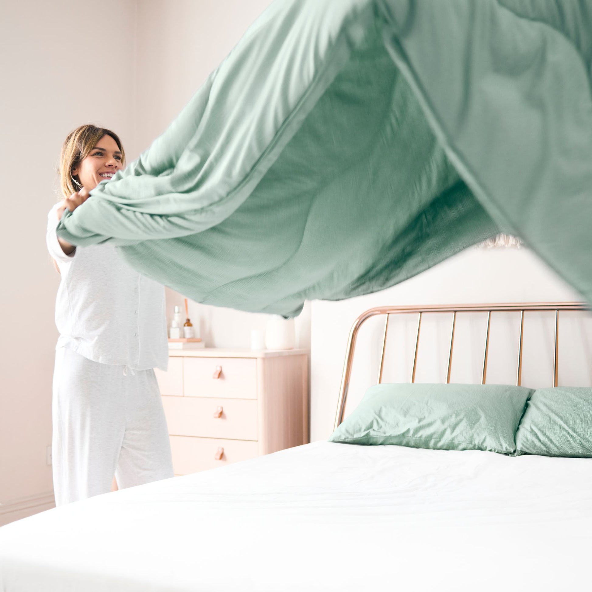 Night Lark - Piumino senza copertura - 4,5 Tog - King - Collezione Gingham - Biancheria da letto di lusso - Anallergico - Lavabile in lavatrice - Blu crepuscolo Night Lark - Piumino senza copertura - 4,5 Tog - King - Collezione Gingham - Biancheria da letto di lusso - Anallergico - Lavabile in lavatrice - Blu crepuscolo